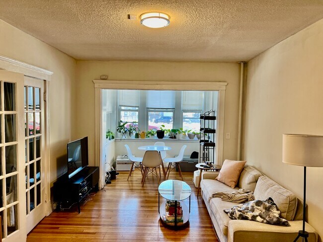 Building Photo - 40 Chester St