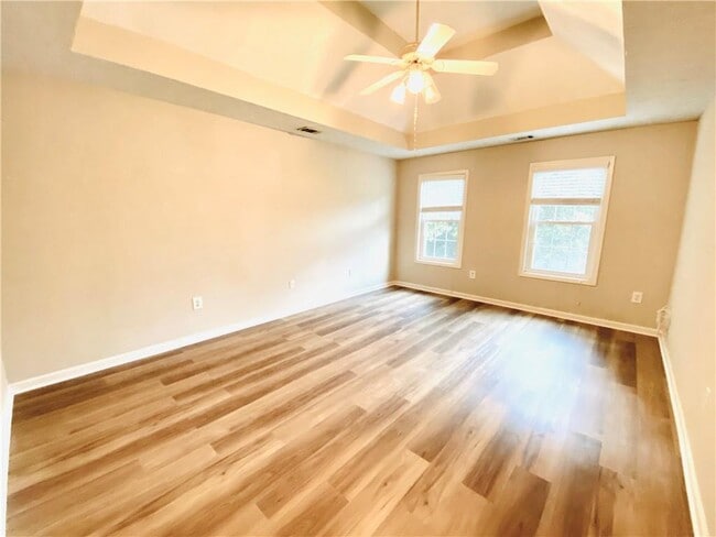 Building Photo - 4090 Riversong Dr NW