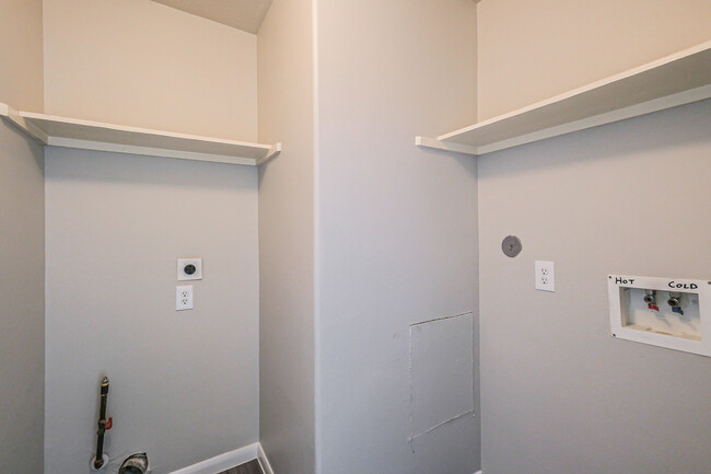 Building Photo - 12402 Greenmesa Dr