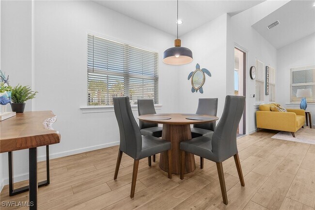 Building Photo - 6995 Saona CT