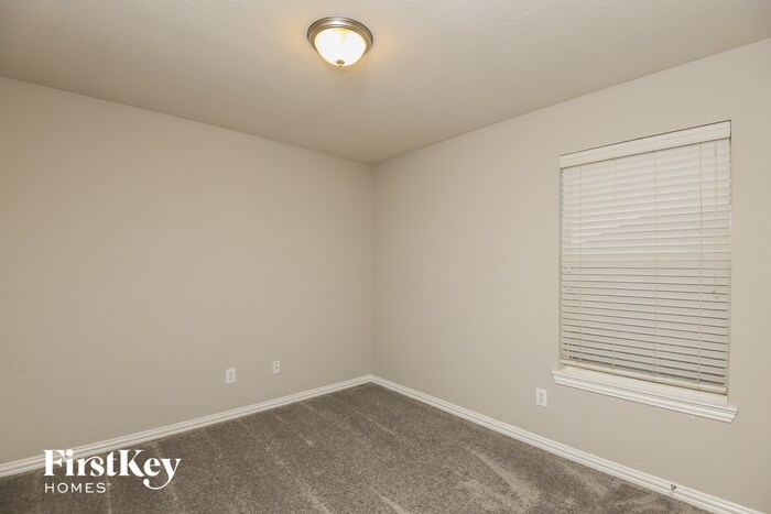 Building Photo - 1339 Lake Forest Dr