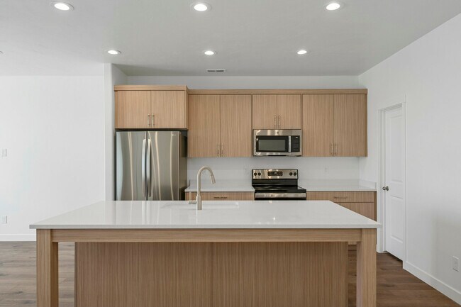 Building Photo - 904 S 850 W