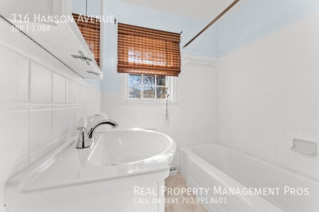 Building Photo - Charming Renovated Rambler in the Heart of...