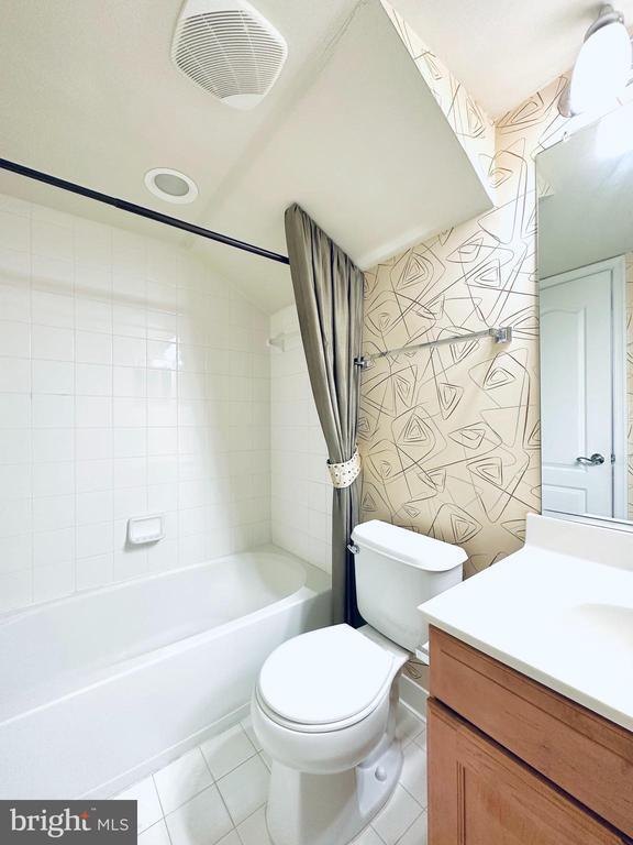 Building Photo - 11837 Regents Park Dr