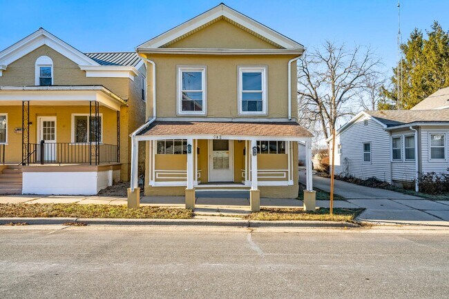 Primary Photo - 902 N 2nd St