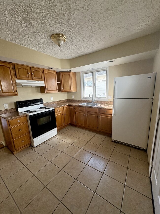 Building Photo - 150 S Sumner Ave