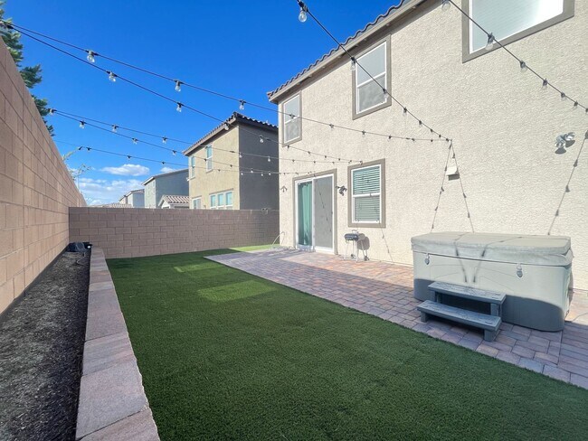 Building Photo - (Fully Furnished) 4 Bedroom + Loft,  3 Ful...