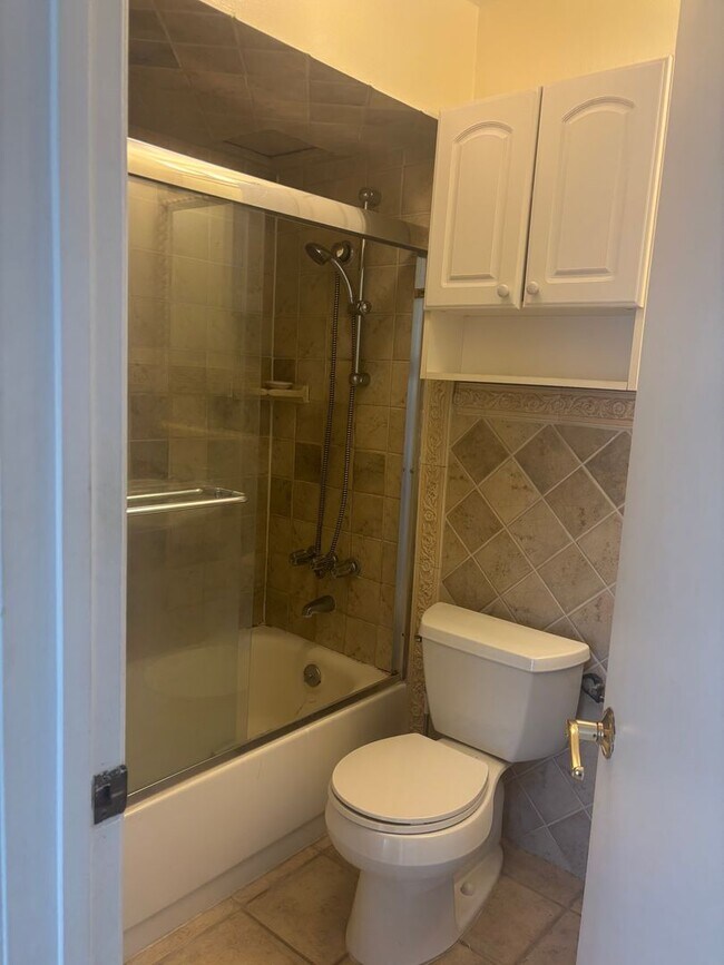 Building Photo - North PB 2 Bedroom 2 Bath Condo in Del Rey...