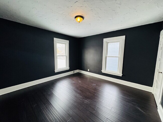 Building Photo - "Spacious 6-Bedroom Gem with Gleaming New Hardwood Floors in Minneapolis!"