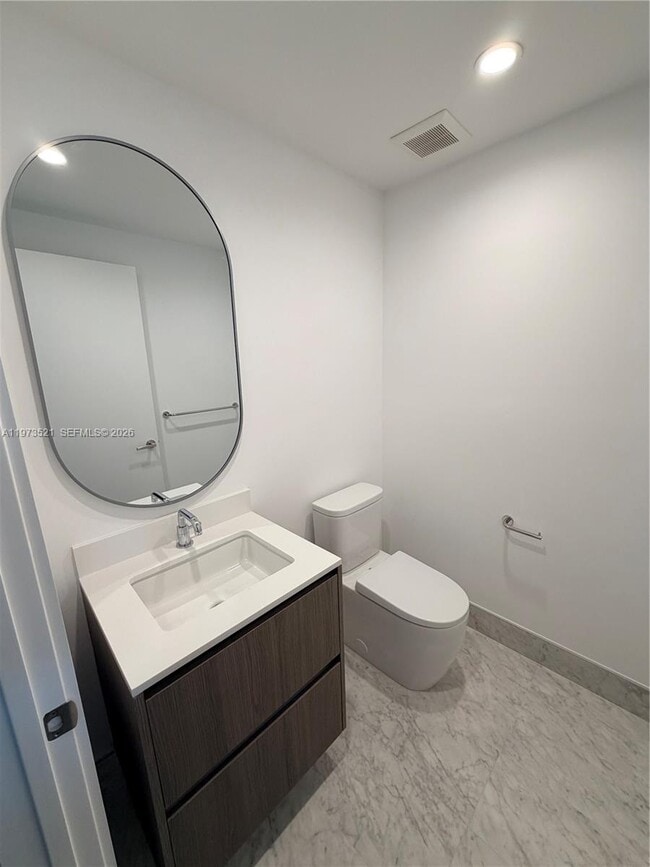 Building Photo - 9201 E Bay Harbor Dr