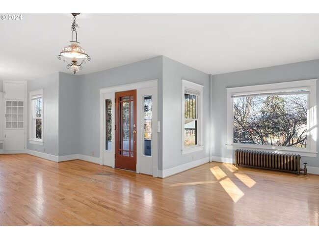 Building Photo - Gorgeous Upscale 4 bed 2 bath