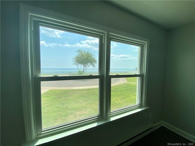 Building Photo - 208 Point Beach Dr