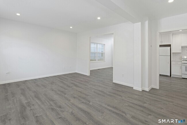 Building Photo - 377 Hope St