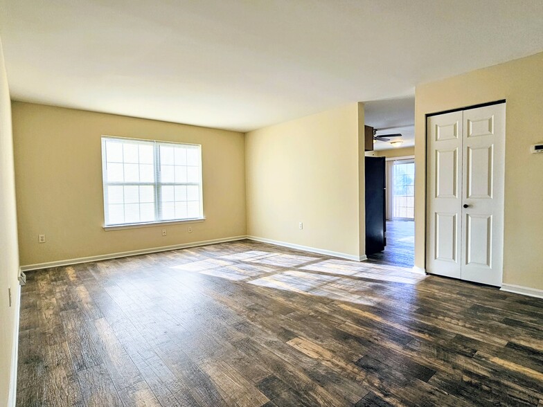 Building Photo - 40 Sandstone Ct