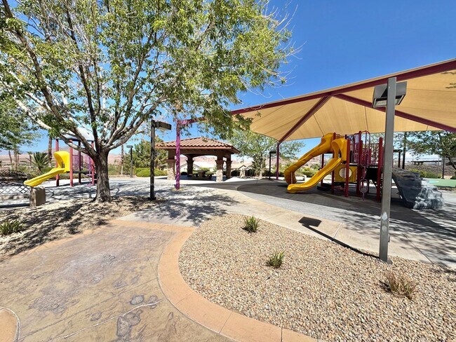 Building Photo - BEAUTIFUL 4 BEDROOM HOME IN GUARD GATED CO...