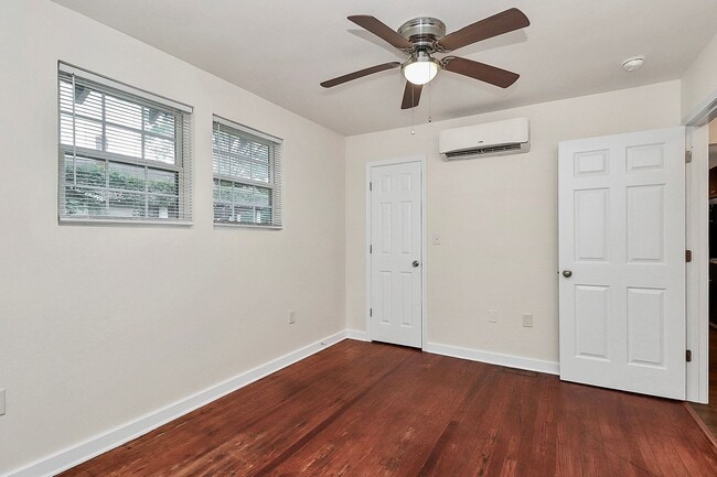 Building Photo - Rent Special on Affordable Duplex in Ender...