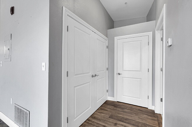 Building Photo - $1,880 - 1 Bed, 1 Bath Condo in Denver in ...