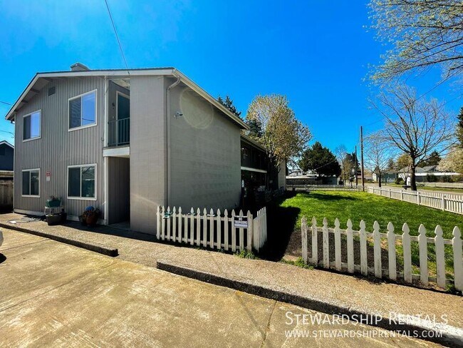 Primary Photo - 32786 E Pearl St