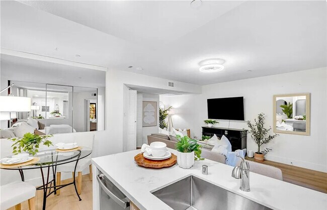 Building Photo - 1062 Calle Del Cerro