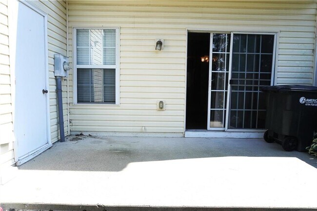 Building Photo - 71 Highoak Dr