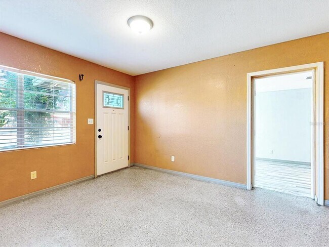 Building Photo - 2502 N Beaumont Ave