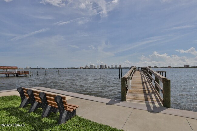 Building Photo - 2801 S Ridgewood Ave