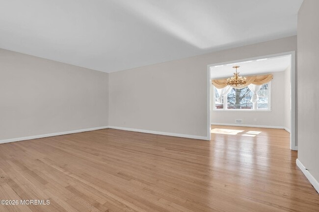 Building Photo - 7 Klein St