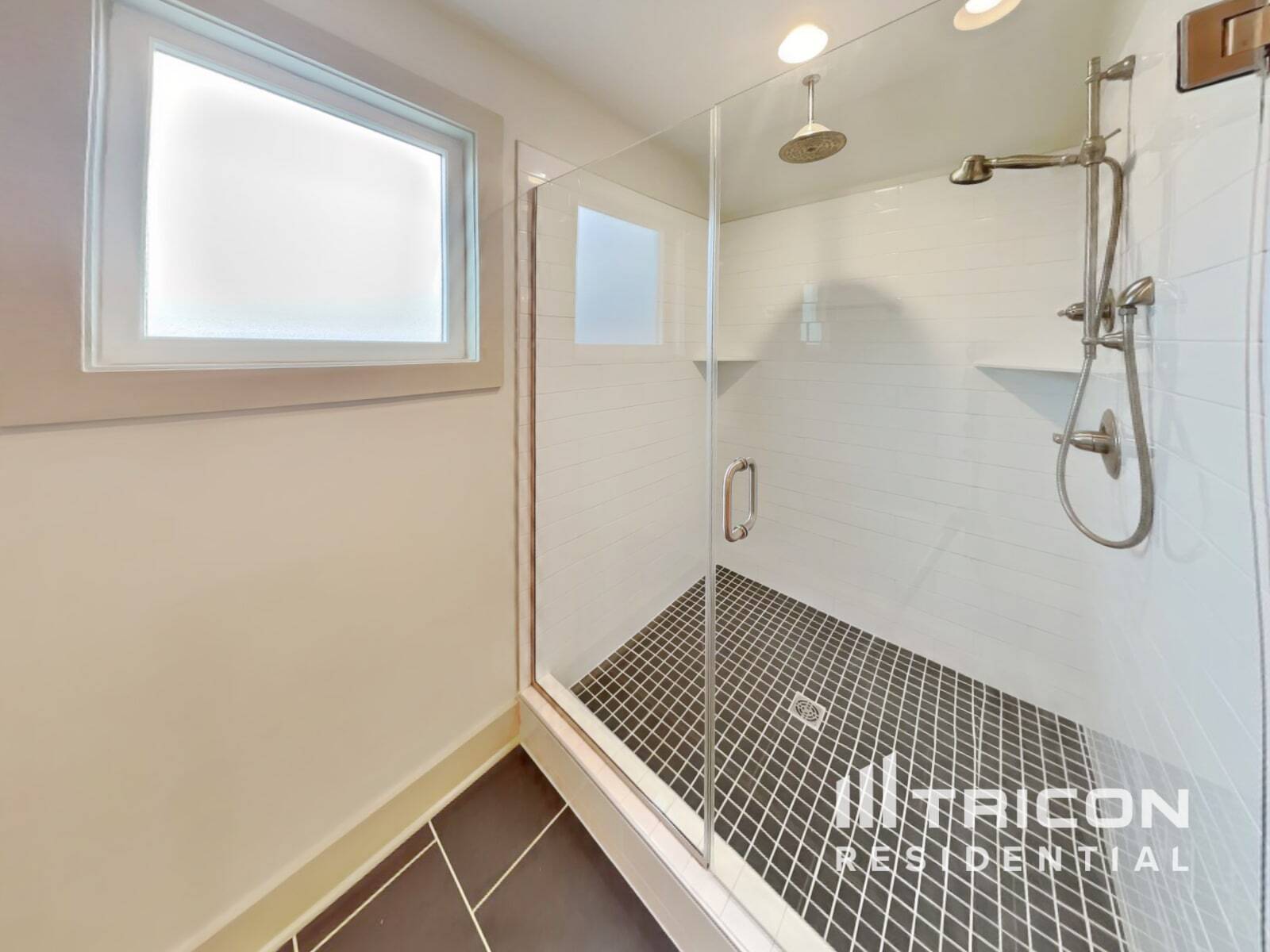 Building Photo - 1224 Hillwood Private Cove