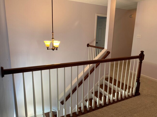Building Photo - Knoxville 37931 - 4 bedroom, 2.5 bath home - Contact Susan Calabrese (865) 591-9204