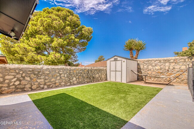 Building Photo - 853 El Parque Dr