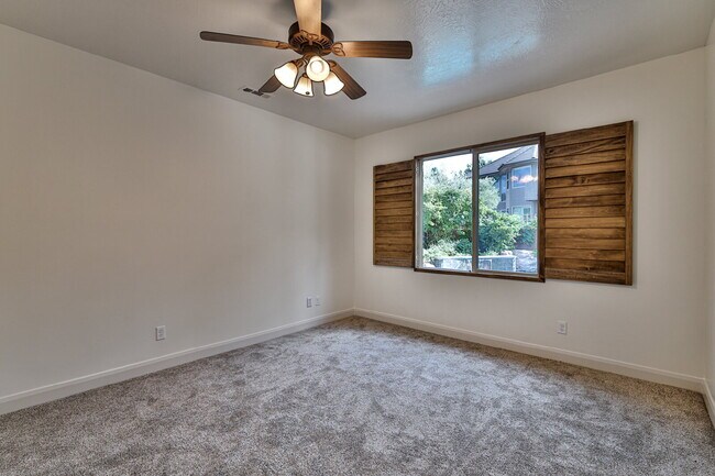 Building Photo - 2478 E Springs Dr
