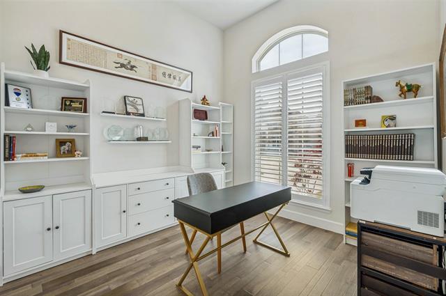 Building Photo - 2450 Kates Pl