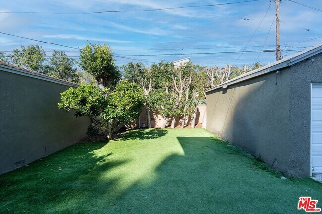 Building Photo - 2522 Armacost Ave