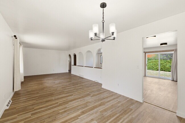 Building Photo - Huge Backyard - Remodeled 3 Bedroom 1.5 Bath Ready ASAP!