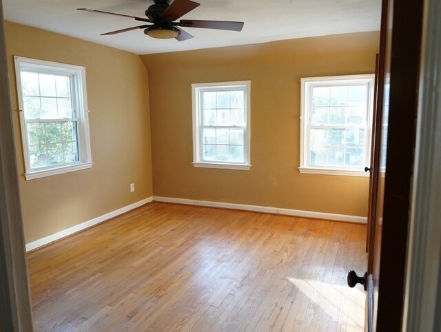 Master bedroom with his/her closet - 7141 Greenwood Ave