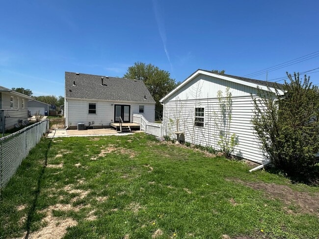 Building Photo - 3 Bedroom House in Sioux Falls!