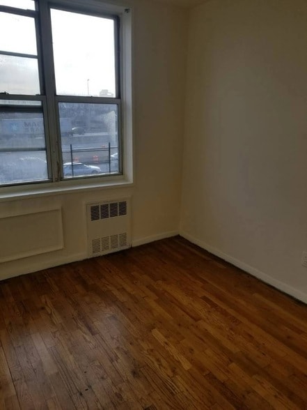 Building Photo - 94-30 59th Ave