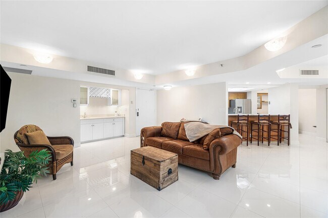 Building Photo - 100 SE 5th Ave