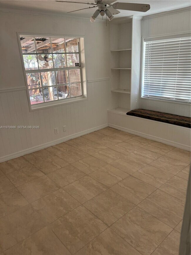 Building Photo - 729 NE 2nd Ct