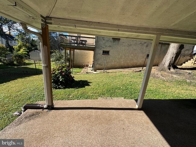 Building Photo - 317 W 4th Ave