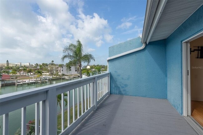 Building Photo - 11820 Capri Cir S