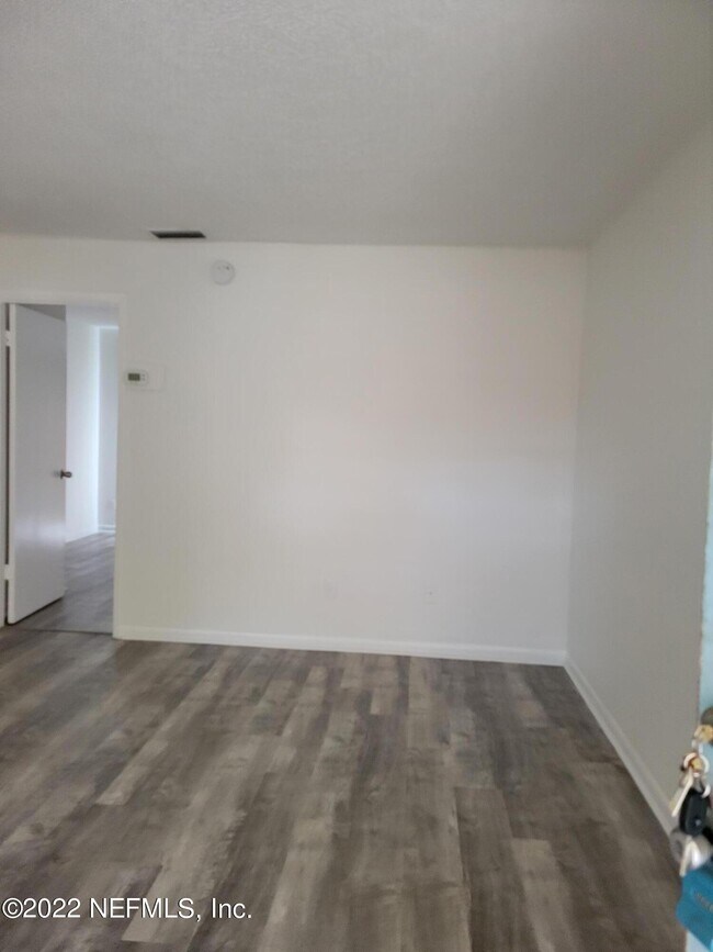 Building Photo - 3335 MAYFLOWER St