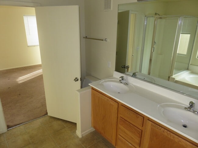 Building Photo - Huge family room with kitchen nicely tucked in the middle.
