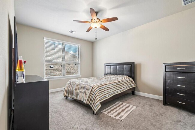 Building Photo - 10501 Nicolet Way