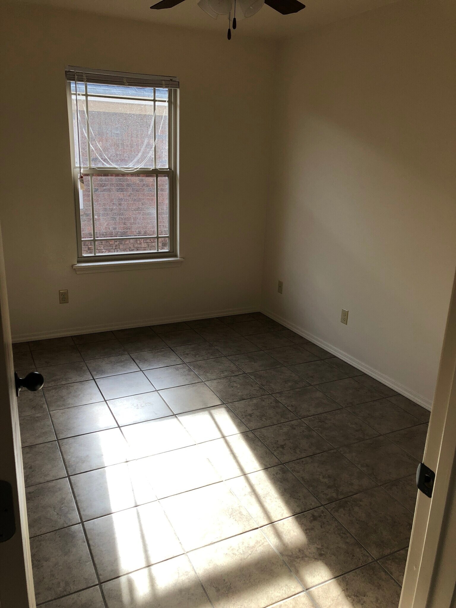 Building Photo - 240 Ashley Dr