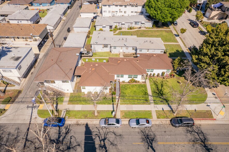 Building Photo - 12725 La Cuarta St