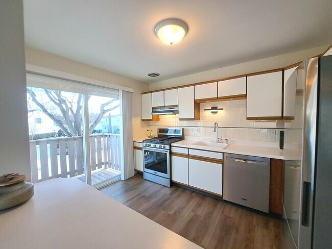 Building Photo - 1060 Newport Harbor