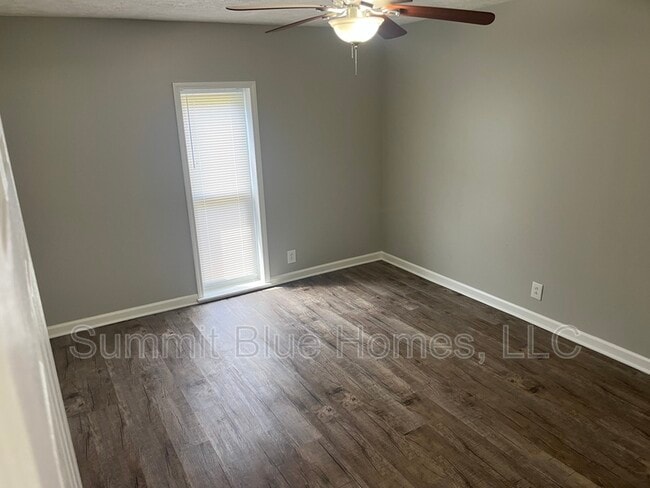 Building Photo - 555 N Dupont Ave