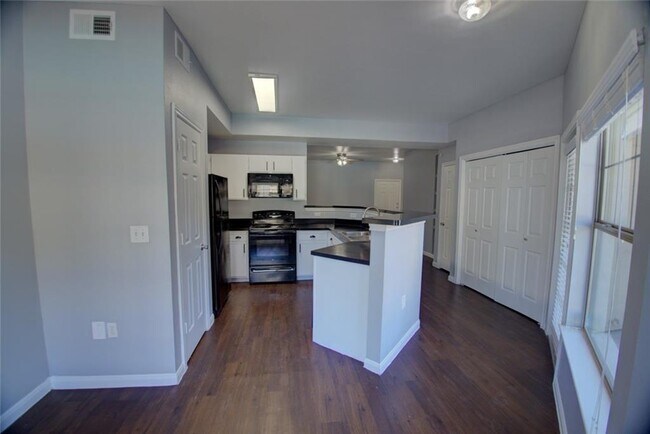 Building Photo - 2320 Gracy Farms Ln