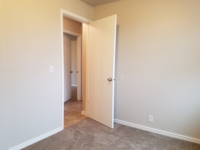 Building Photo - 7942 S Chadbourne Dr
